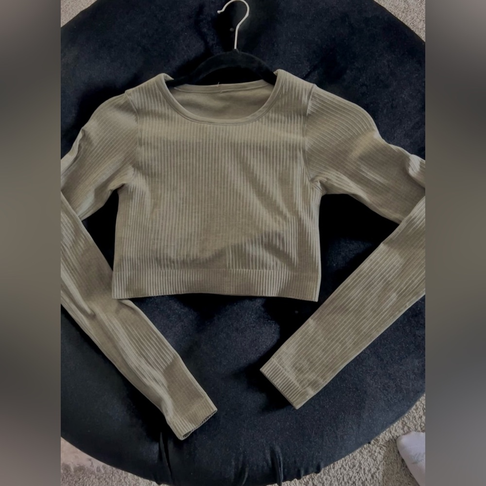 Lululemon Yoga Taupe/Grey Ebb to Street Ribbed Long Sleeve Cropped Size 4